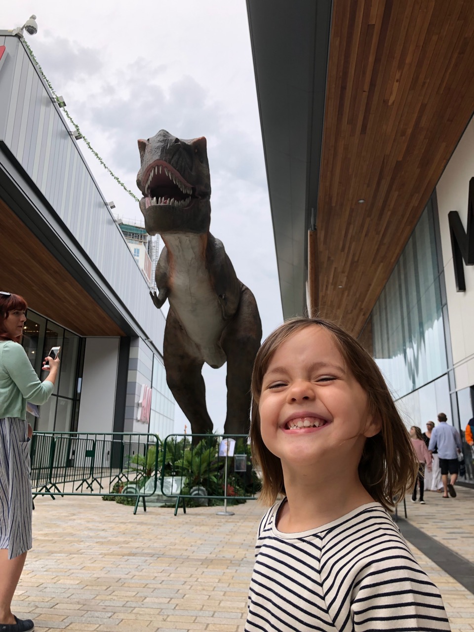 holly_dino